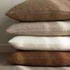 Coussin BOUCLÉ (Brun ) 20'' X 20'' coussins ,disponible chez Literie-Déco et moi