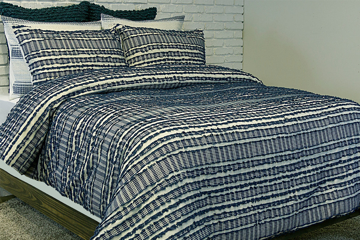 Ensemble de housse de couette GORMAN ( Marine et ivoire ) Housse de couette ,disponible chez Literie-Déco et moi