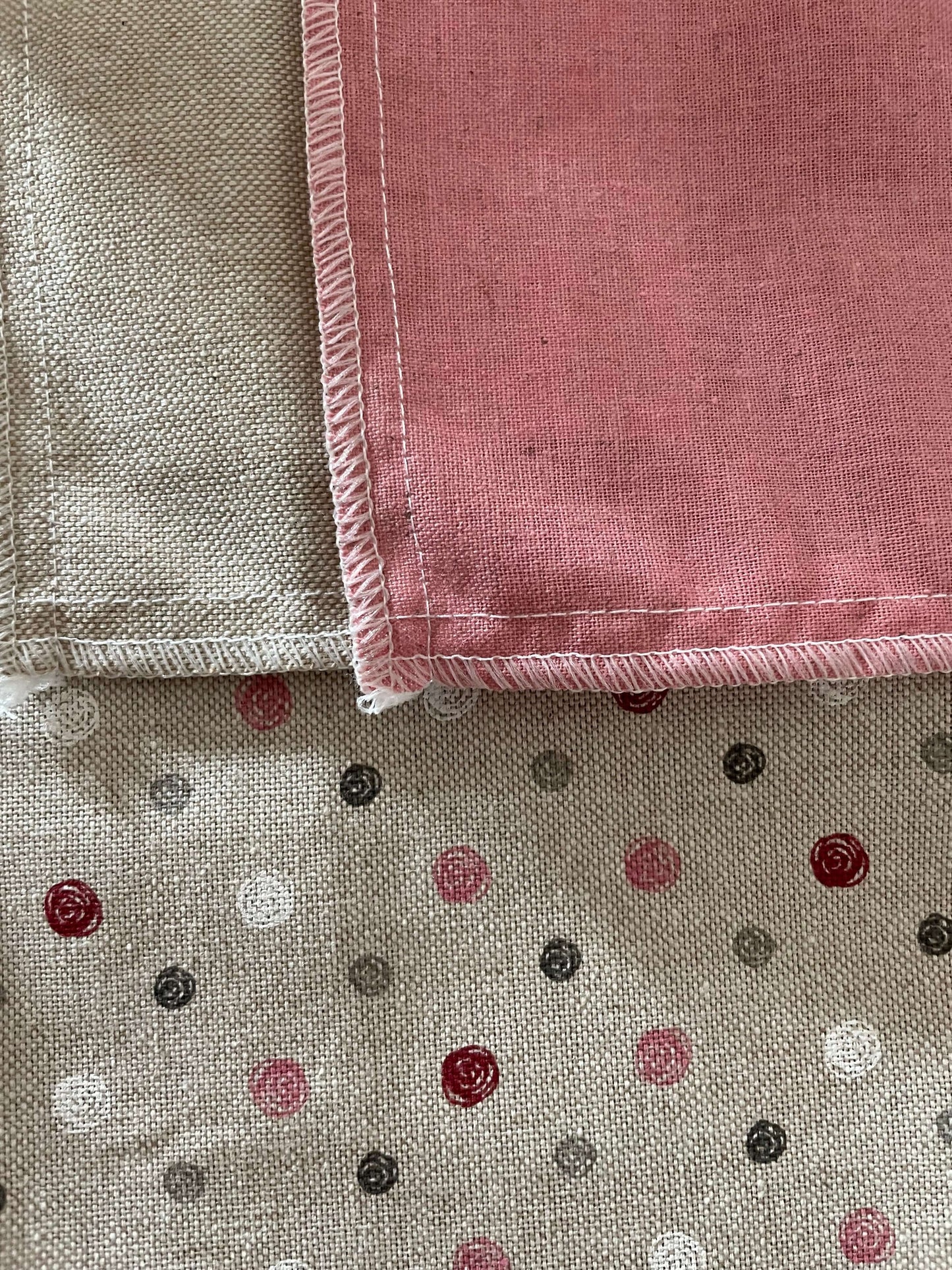 ( Fait au Québec ) Ensemble housse de couette SOFIA (Rose ) Housse de couette ,disponible chez Literie-Déco et moi