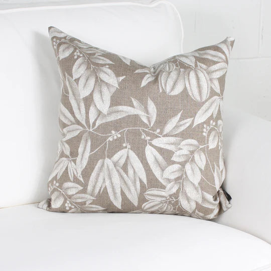 ( Fait au Québec ) - Coussin PHILBOIS ( Beige ) Coussins ,disponible chez Literie-Déco et moi