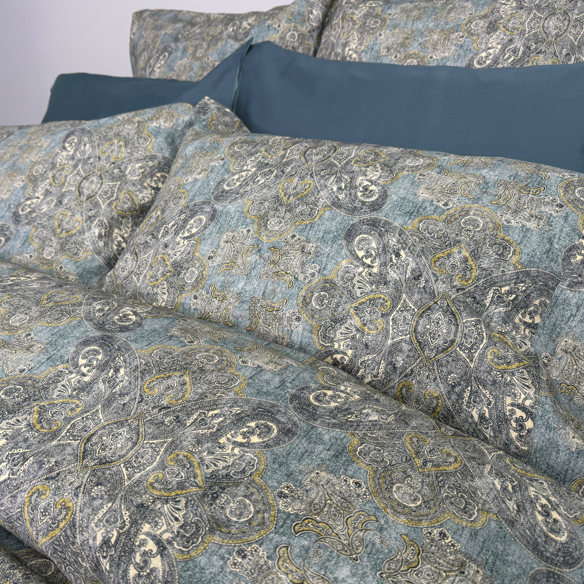 (Fait au Canada) Ensemble de housse de couette Sharma Housse de couette ,disponible chez Literie-Déco et moi