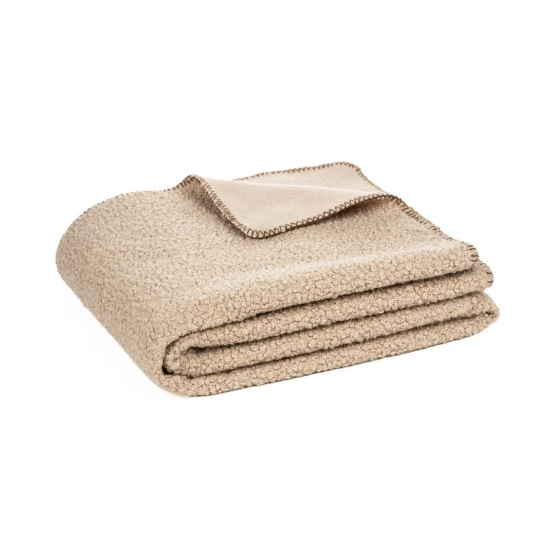 Jeté en faux mouton moka Biquette ( 50'' x 60'') - par Brunelli (ARRIVAGE MI-OCTOBRE)