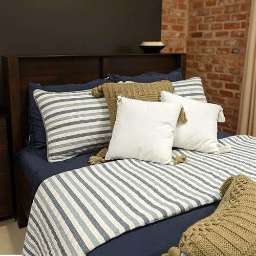 Courtepointe rayée Coastal Blue de Literie-Deco & moi – PRODUIT de qualité chez Literie & Déco et Moi