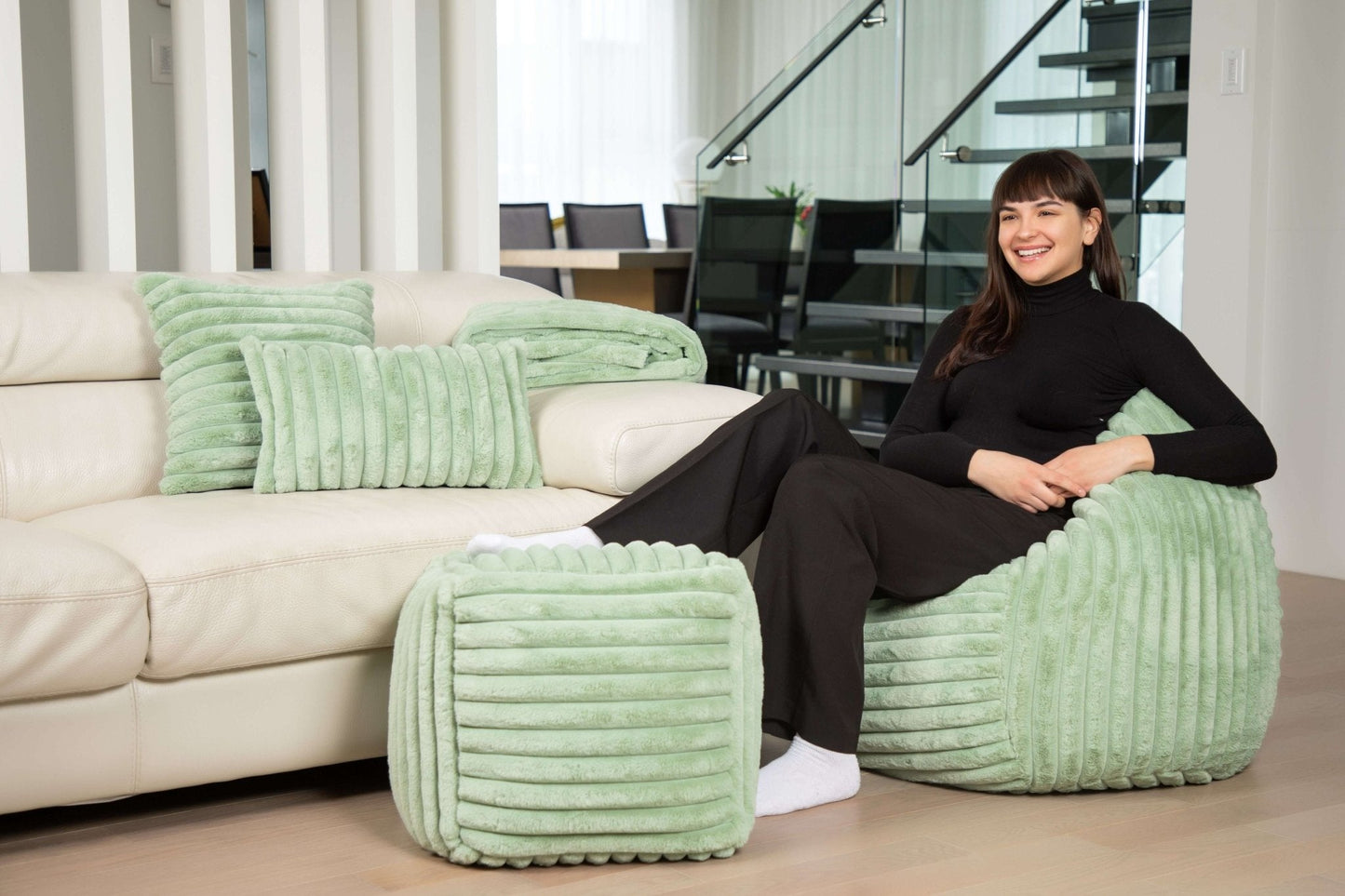 Coussin Raya ( Vert sauge ) ( 12'' x 20'') coussins ,disponible chez Literie-Déco et moi