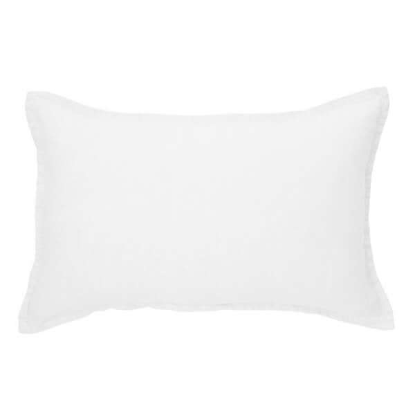 Coussin rectangulaire en lin blanc LINEN STONE WASH ( 16'' x 24'')- Par Brunelli coussins ,disponible chez Literie-Déco et moi