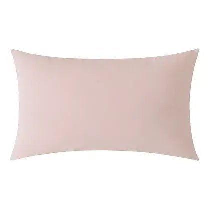 Coussin rose VELVET ( 12'' X 20'') ou ( 18'' X 18'') coussins ,disponible chez Literie-Déco et moi
