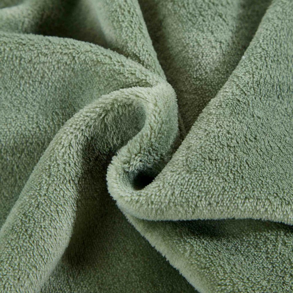 Jeté doux en sherpa SHERPINI - Vert ( Ciguë ) - Jeté Daniadown - Literie-Déco et moi