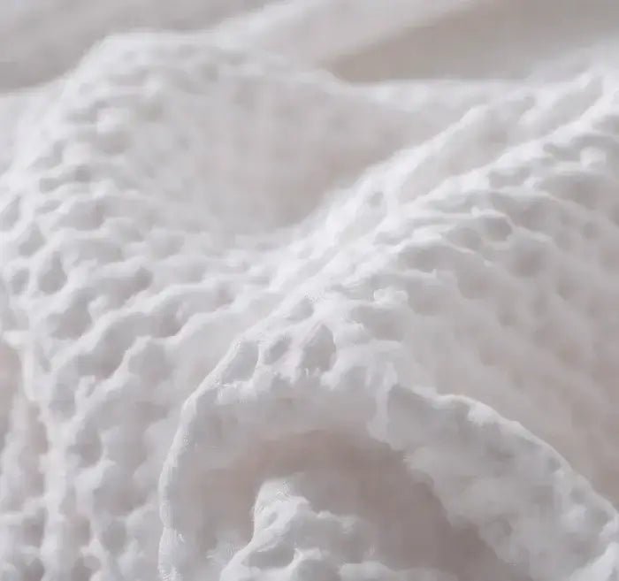 Couverture gaufrée LUNA ( Blanc ) Couverture tricot ,disponible chez Literie-Déco et moi