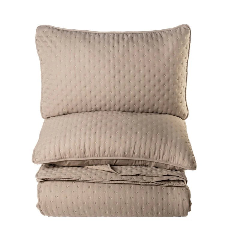 Ensemble de courtepointe taupe Polka - Par Brunelli - Courtepointe Brunelli - $95.99! Literie-Déco et moi