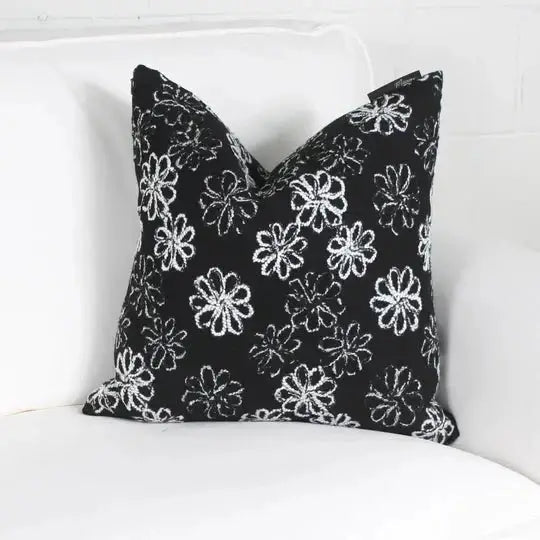 ( Fait au Québec ) - Coussin LETTONIE NOIR -( 2 formats disponibles) - Coussins Accent mode - Literie-Déco et moi