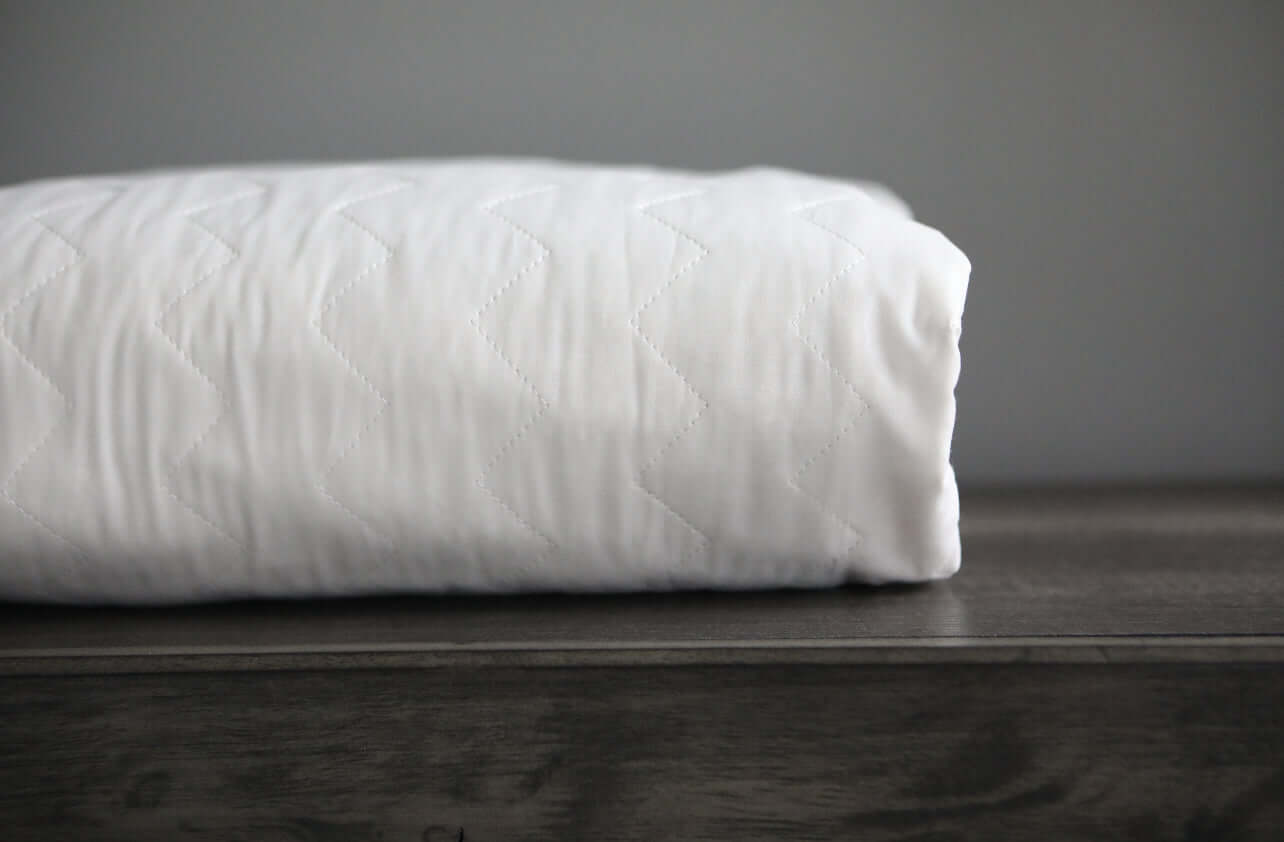 ( Fait au Québec) Protège-matelas matelassé 100% NATUREL ÉCOLOGIQUE ( avec élastique tout autour ) Protège-matelas ,disponible chez Literie-Déco et moi