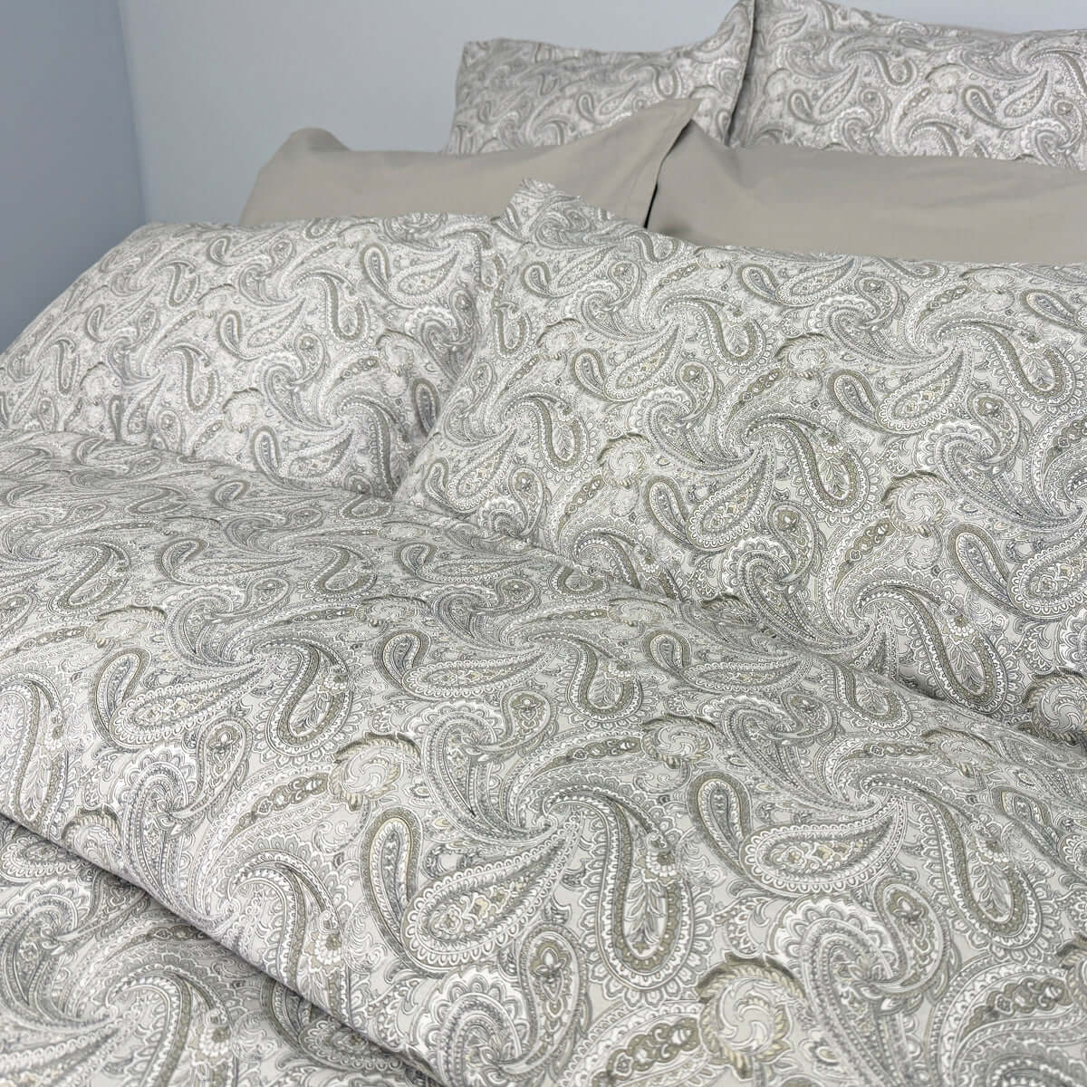 Housse de couette CARLSON ( Fait au Canada ) Housse de couette ,disponible chez Literie-Déco et moi