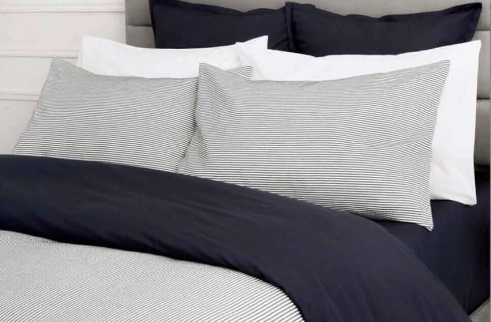 Housse de couette CHALET STRIPE ( Fait au Canada ) - Premium Housse de couette from Cuddle Down - Just $79.99! Shop now at Literie-Déco et moi