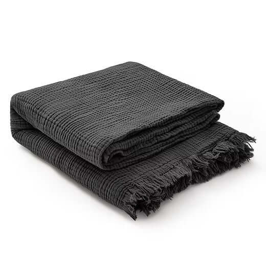 Jeté COZY- Gris foncé ( 50''x60'') - Jeté Livia - $79.99! Literie-Déco et moi
