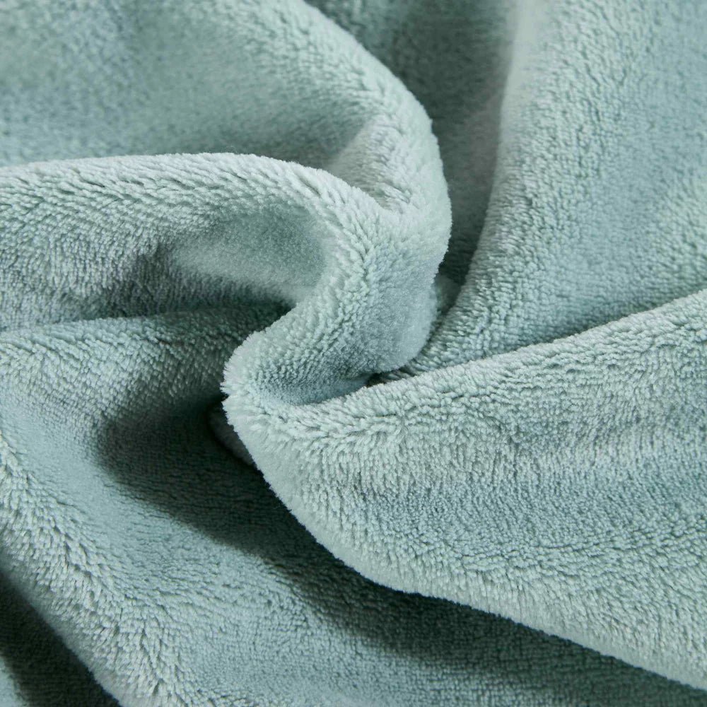 Couverture douce en sherpa SHERPINI ( Vert Ether ) - Couvertures Daniadown - Literie-Déco et moi