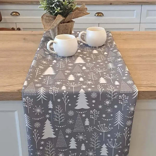 **RABAIS DE 50% *** Nappe grise et blanche WINTER - Par Brunelli - NAPPES Brunelli - Literie-Déco et moi