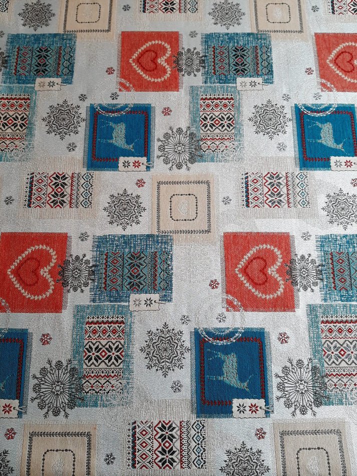 Nappe Rouge, turquoise et argentée de Noël NAPPES  ,disponible chez Literie-Déco et moi