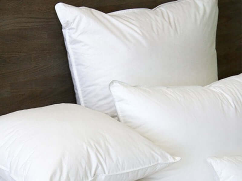 Oreiller en duvet blanc européen MYKONOS 550+ Loft ( Collection Literie & Déco et moi ) Oreillers ,disponible chez Literie-Déco et moi