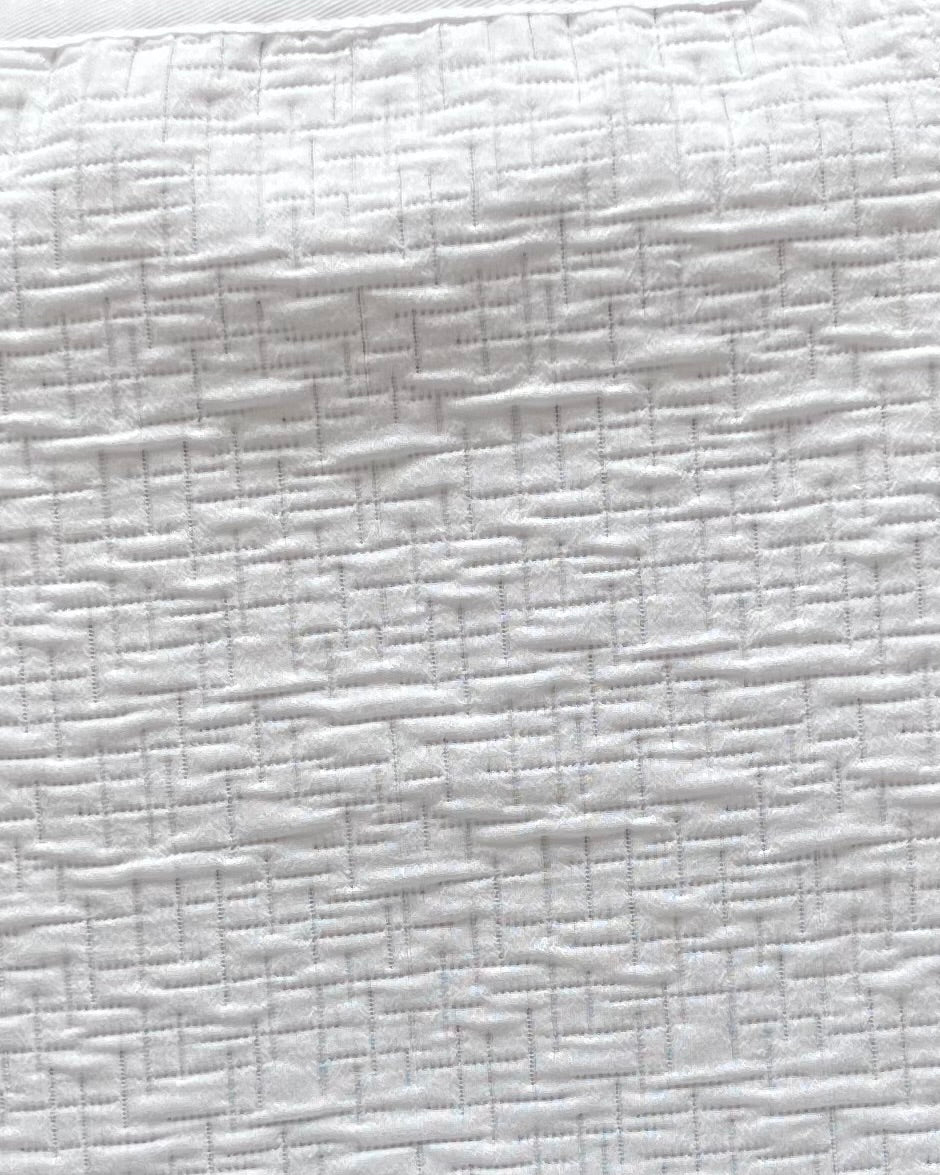 FAIT AU QUÉBEC - Couvre-lit SAPHIR ( Blanc-bleu ) couvre-lits ,disponible chez Literie-Déco et moi