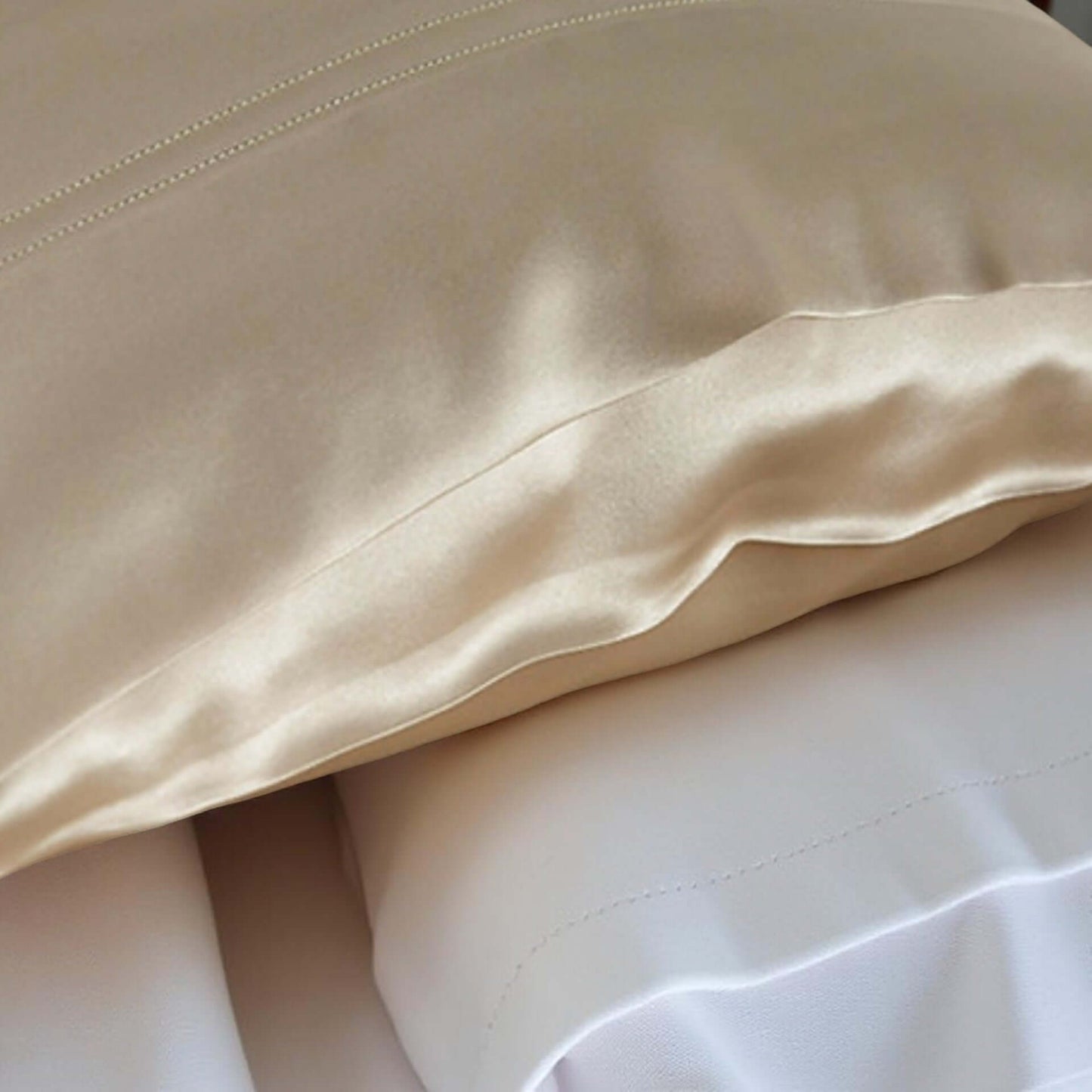 Taie oreiller en soie de mûrier-Champagne taies ,disponible chez Literie-Déco et moi
