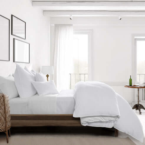 FAIT AU CANADA- Modèle ADRIANNE ( Blanc) - Par Colcha Linens Douillette, Couvre-lit, Housse de couette  ,disponible chez Literie-Déco et moi 