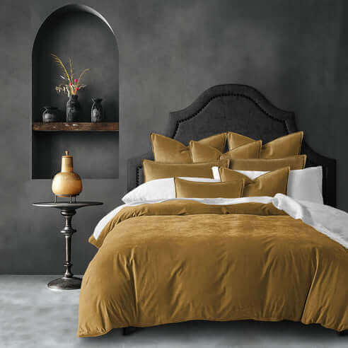 FAIT AU CANADA- Ensemble 3 pièces- VELOURS CASCADE( Curry ) - Par Colcha Linens Douillette, Couvre-lit, Housse de couette  ,disponible chez Literie-Déco et moi 