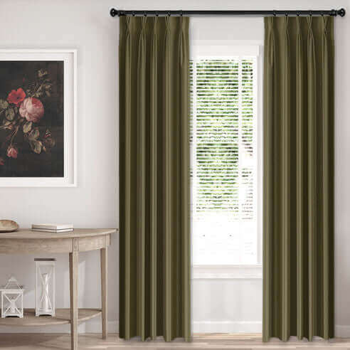 FAIT AU CANADA- Ensemble 8 pièces- VELOURS CASCADE( Marine ) - Par Colcha Linens Douillette, Couvre-lit, Housse de couette  ,disponible chez Literie-Déco et moi 