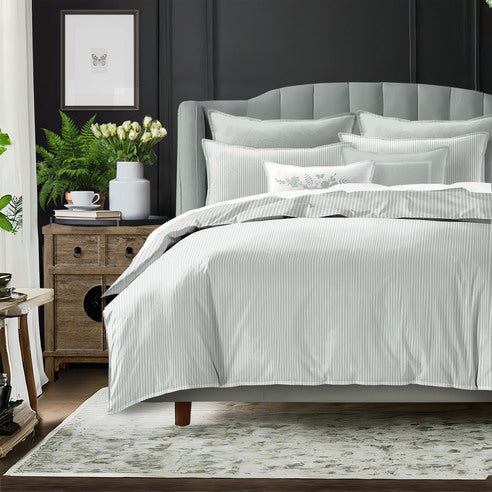 FAIT AU CANADA- Modèle RUBEN ( Vert Sauge ) - Par Colcha Linens Douillette, Couvre-lit, Housse de couette  ,disponible chez Literie-Déco et moi 