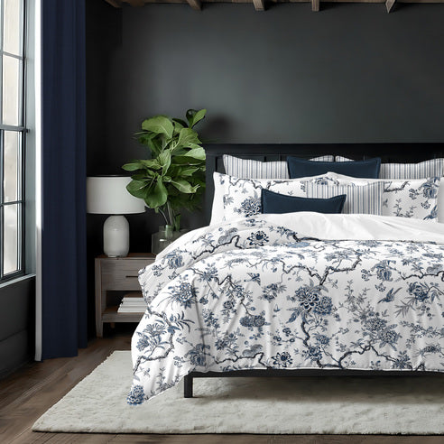 FAIT AU CANADA- Modèle TREE TOP CIEL BLEU - Par Colcha Linens (Copie) Douillette, Couvre-lit, Housse de couette  ,disponible chez Literie-Déco et moi 