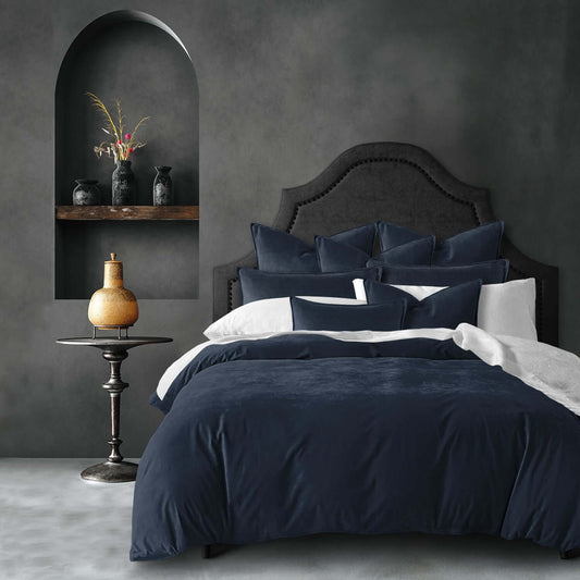 FAIT AU CANADA- Ensemble 3 pièces- VELOURS CASCADE( Marine) - Par Colcha Linens Douillette, Couvre-lit, Housse de couette  ,disponible chez Literie-Déco et moi 