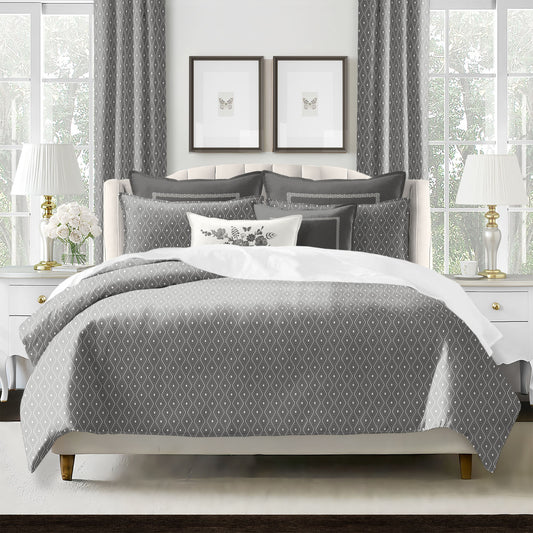 FAIT AU CANADA- Modèle SAMUEL ( Gris  ) - Par Colcha Linens Douillette, Couvre-lit, Housse de couette  ,disponible chez Literie-Déco et moi 