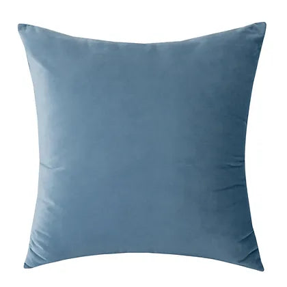 Coussin bleu océan VELVET  ( 12'' X 20'') ou ( 18'' X 18'') coussins  ,disponible chez Literie-Déco et moi 