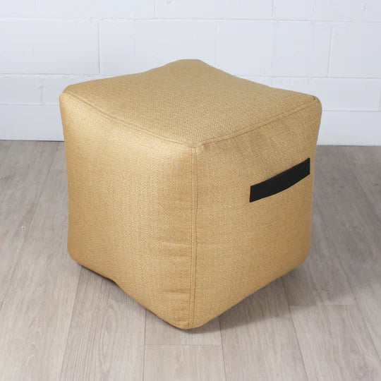 FAIT AU QUÉBEC- Pouf carré BILLY ( 17 teintes disponibles ) coussins  ,disponible chez Literie-Déco et moi 