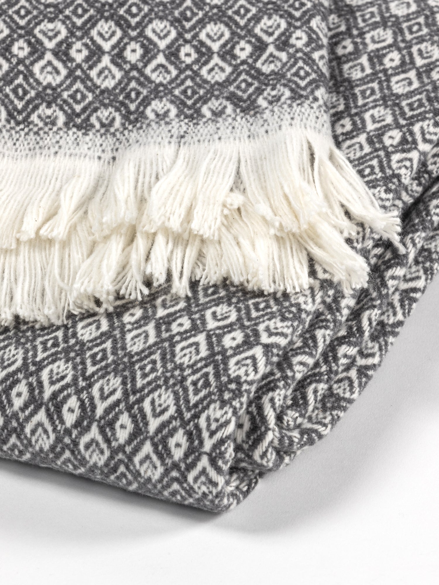 Couverture MARIA Couverture tricot  ,disponible chez Literie-Déco et moi 