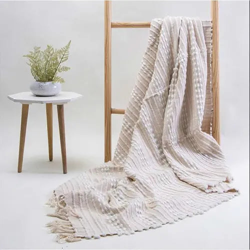 Jeté COZY- ( Beige ) Jeté  ,disponible chez Literie-Déco et moi 