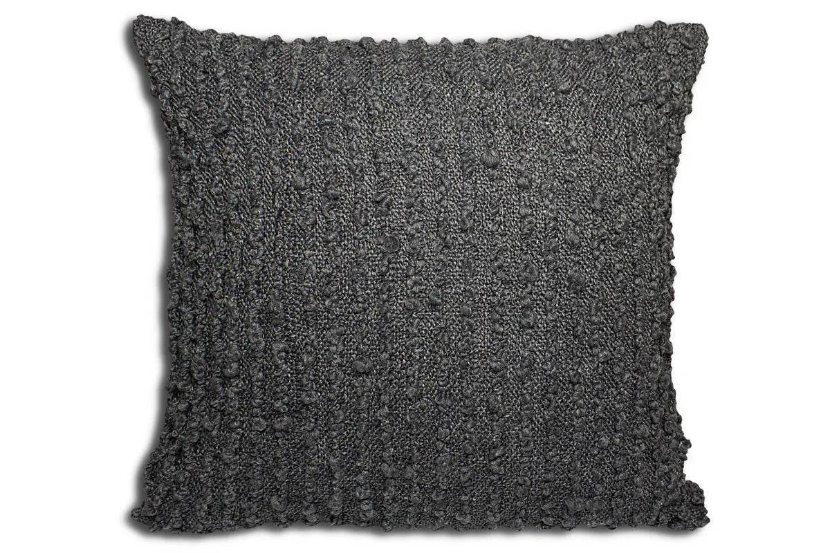 Coussin MAYA  : (14'' x 20'') et  (24'' x 24'' ) -  4 couleurs coussins  ,disponible chez Literie-Déco et moi 