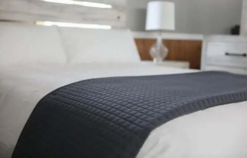 Couverture PIQUÉE ( Blanc ou charcoal ) - Literie - Déco et moi