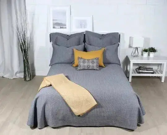 Couvre-lit  STÉPHANE ( Gris ) - Premium Couvre-lit from Accent mode - Just $59.99! Shop now at Literie-Déco et moi 