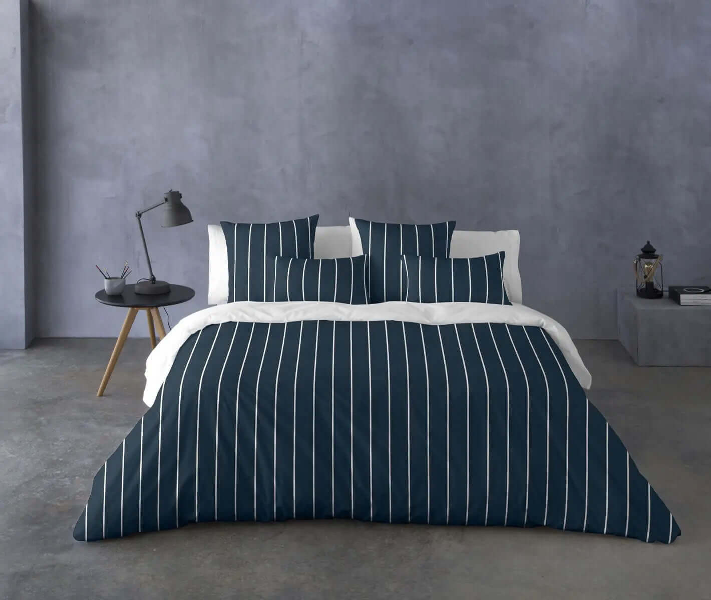 (Fait au Québec) Housse de couette DEVON ( marine et blanc) - Ensemble 4 pièces ) - Literie - Déco et moi