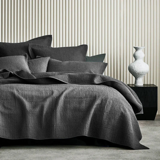 Ensemble de couvre-lit GRID ( Gris ) Couvre-lit  ,disponible chez Literie-Déco et moi 