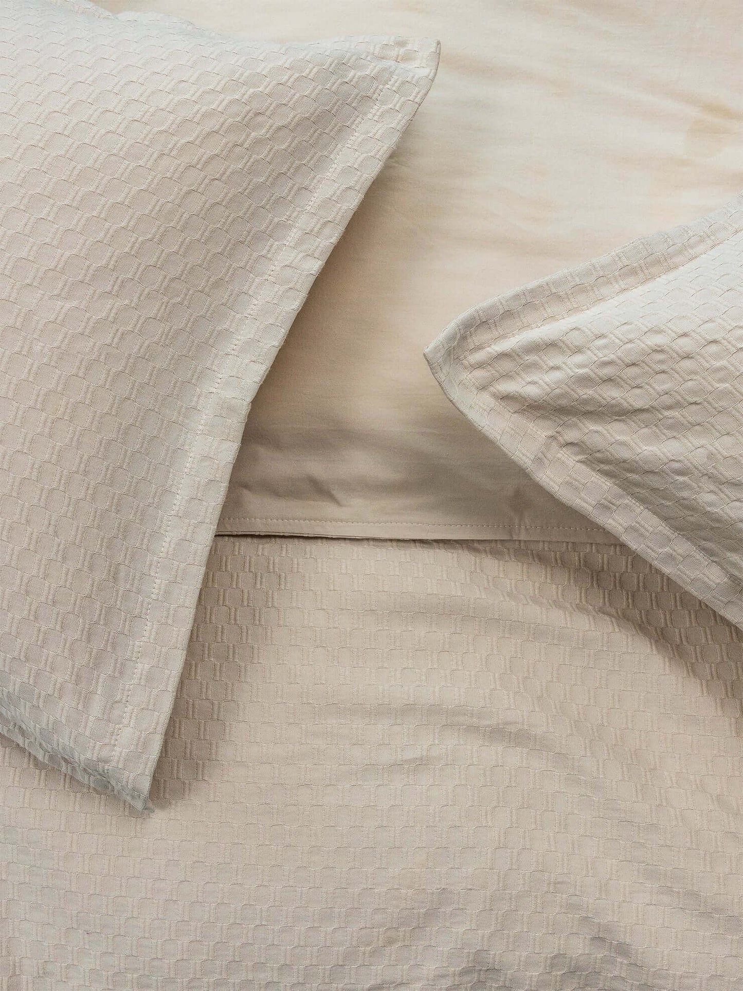 Housse de couette Nina en coton matelassé et coton percale- SABLE - Premium Housse de couette from DOLCE BIANCA - Just $319.99! Shop now at Literie-Déco et moi 
