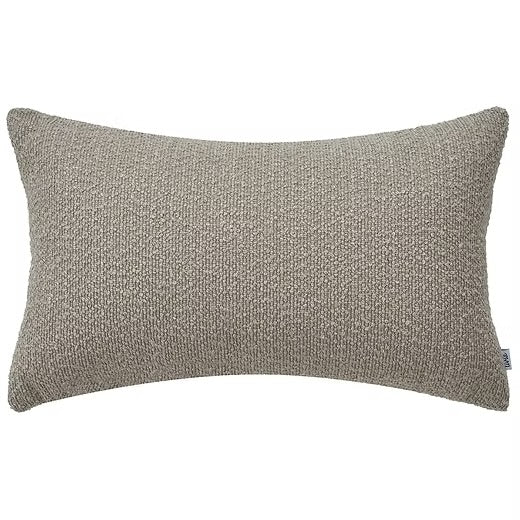 Housse BOUCLÉ (Taupe ) 12'' X 20'' coussins ,disponible chez Literie-Déco et moi