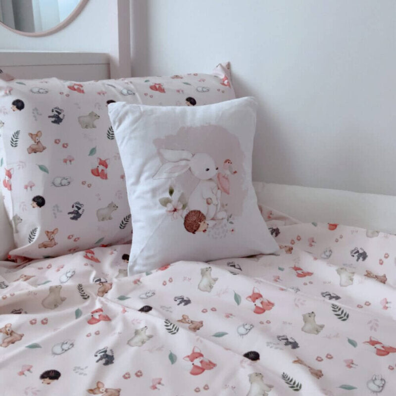 ( Fait au Québec) Ensemble de literie pour bébé- ANIMAUX DE LA FORET (Rose ) housses de couette bébé  ,disponible chez Literie-Déco et moi 