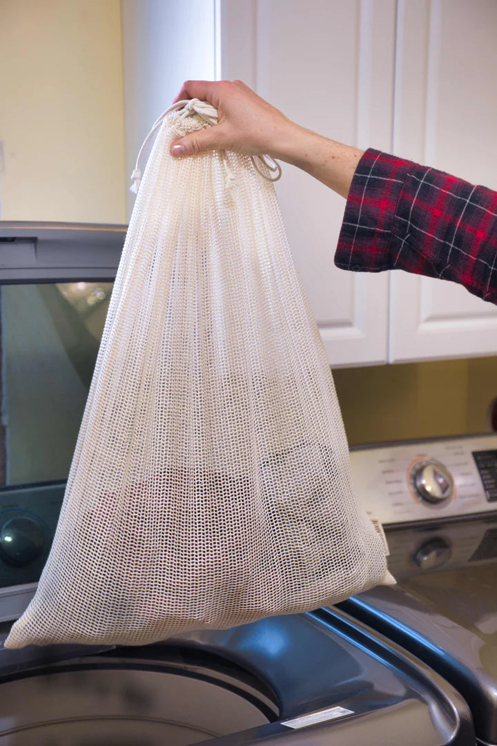 Sac a linge en maille de coton biologique JUMBO sac en filet  ,disponible chez Literie-Déco et moi 