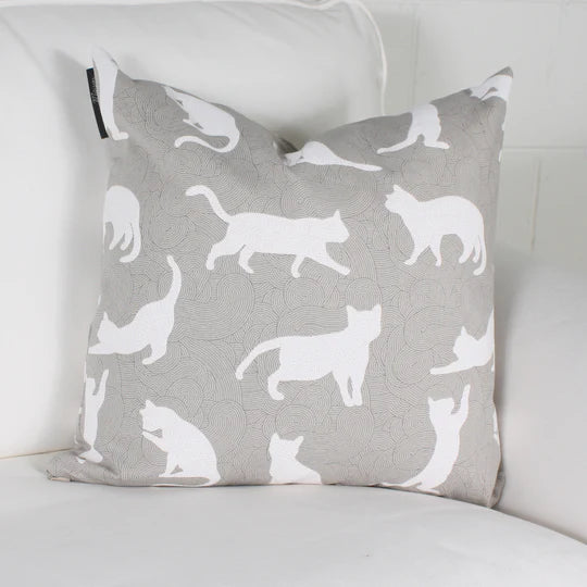 ( Fait au Québec ) - Coussin KITTY Coussins  ,disponible chez Literie-Déco et moi 