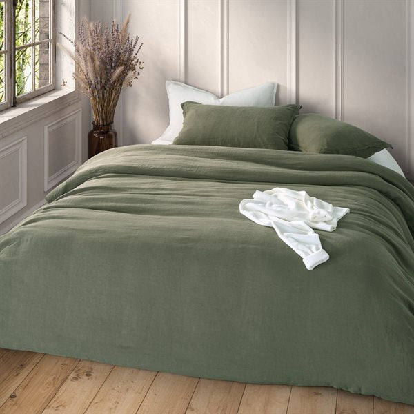 Housse de couette en lin vert olive- Par Brunelli Housse de couette  ,disponible chez Literie-Déco et moi 