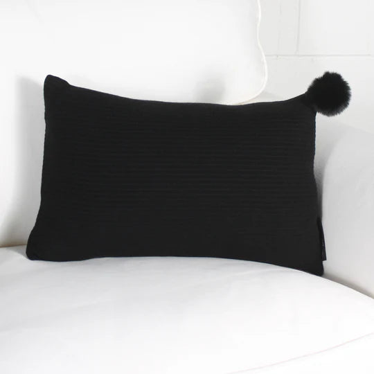 ( Fait au Québec ) - Coussin MIRANI Coussins  ,disponible chez Literie-Déco et moi 