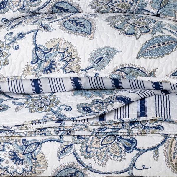 Ensemble de courtepointe réversible marine et blanche Nil- Par Brunelli ( De retour septembre 2026) - Courtepointe Brunelli - Literie-Déco et moi 