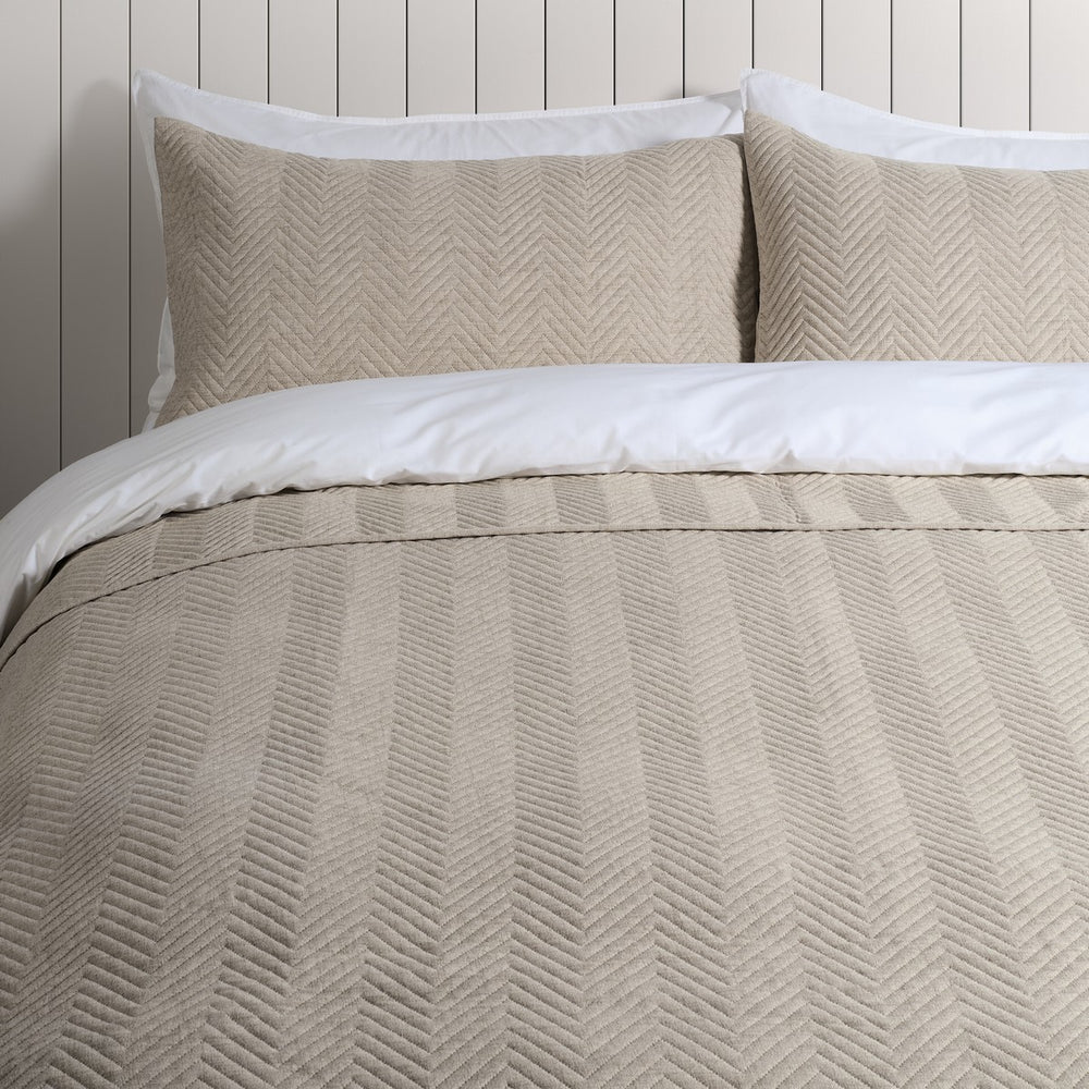 Ensemble courtepointe naturel avec un piquage en chevrons Nelson- Par Brunelli