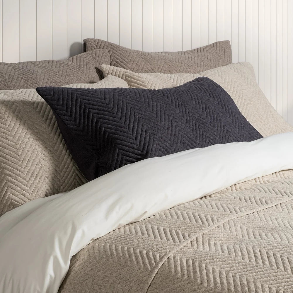 Ensemble courtepointe naturel avec un piquage en chevrons Nelson- Par Brunelli